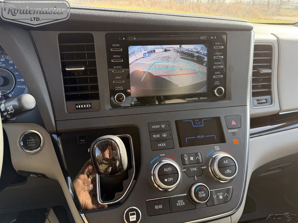 2019 Toyota Sienna 3rd Gen - Image 5 of 12