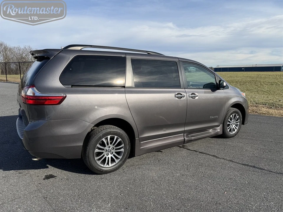 2019 Toyota Sienna 3rd Gen - Image 10 of 12