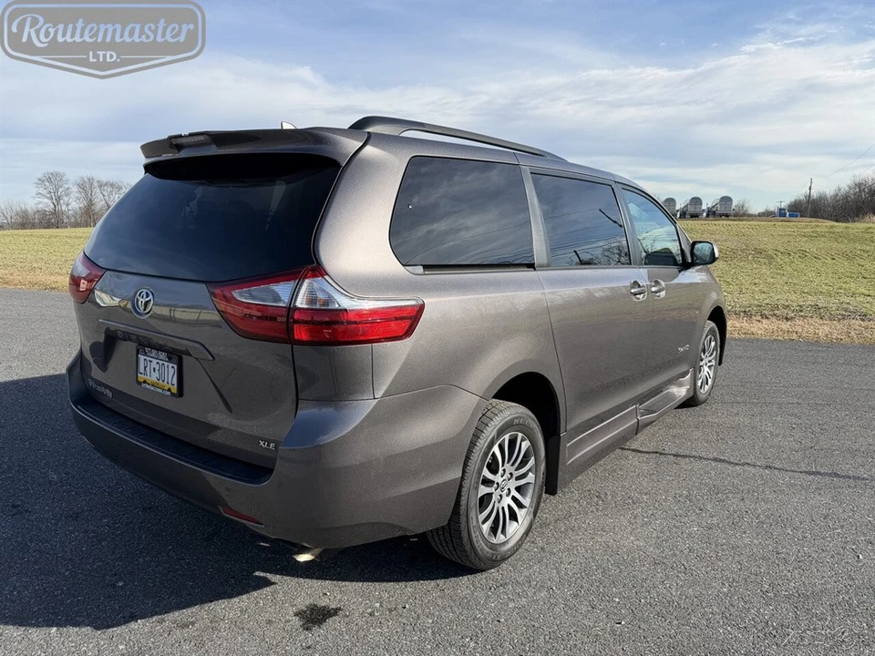 2019 Toyota Sienna 3rd Gen - Image 11 of 12