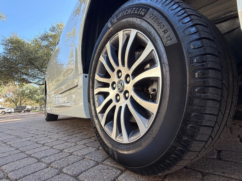 2019 Toyota Sienna 3rd Gen - Image 17 of 21