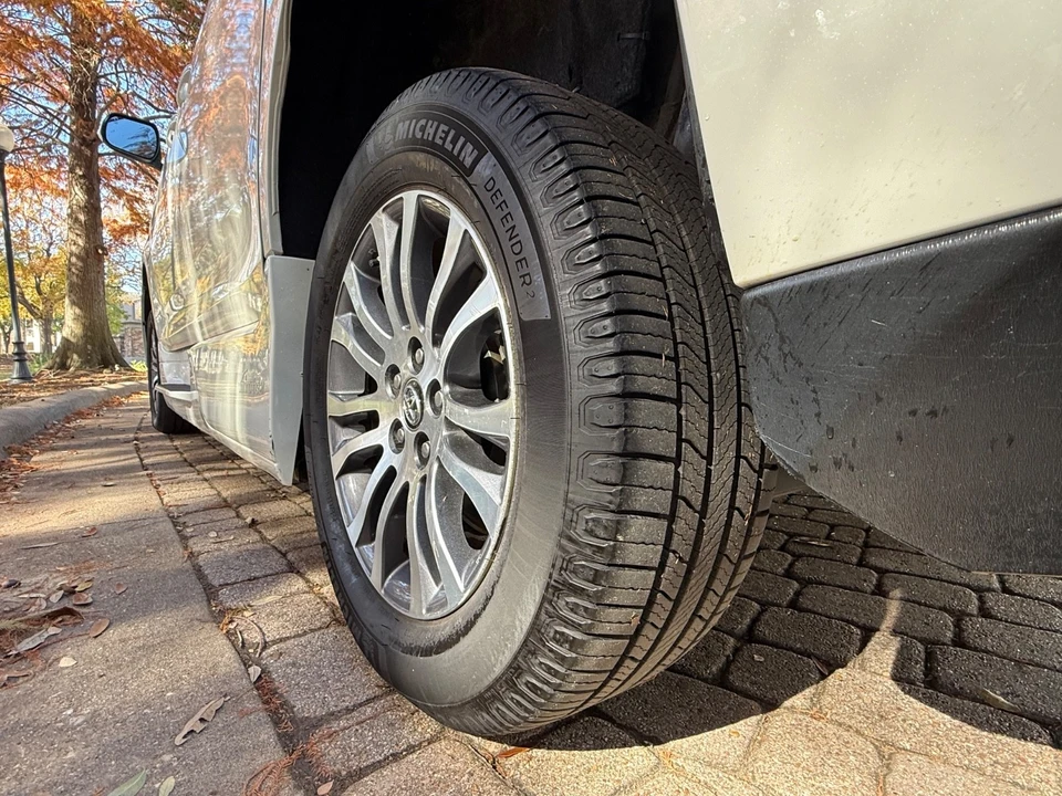 2019 Toyota Sienna 3rd Gen - Image 15 of 21
