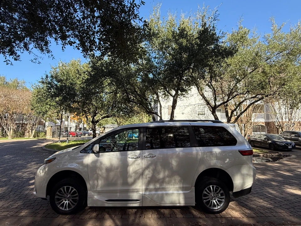 2019 Toyota Sienna 3rd Gen - Image 8 of 21