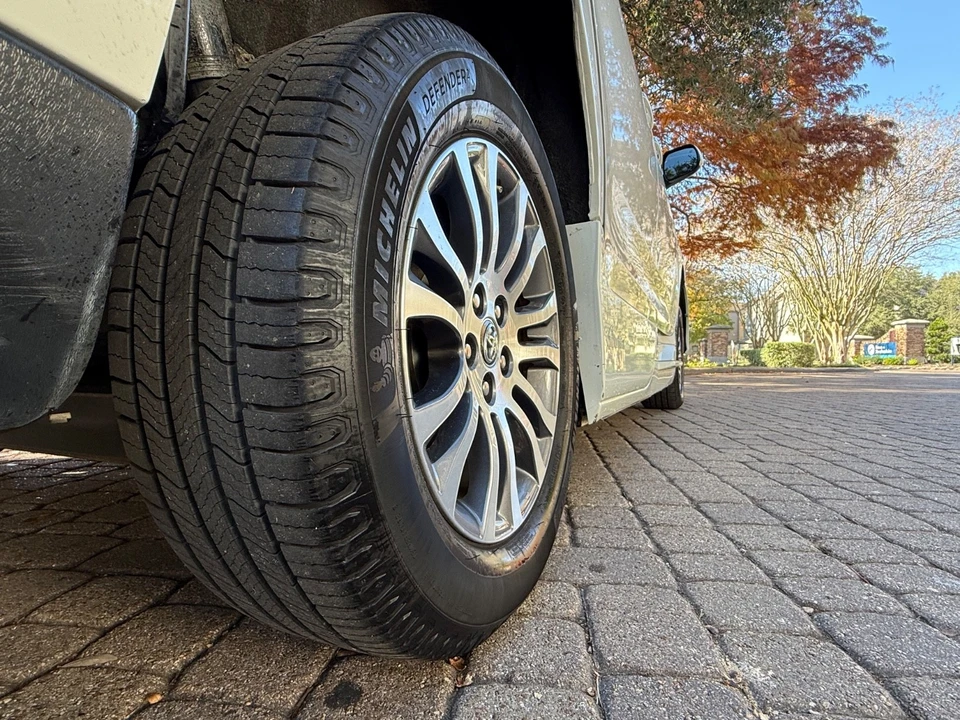 2019 Toyota Sienna 3rd Gen - Image 16 of 21