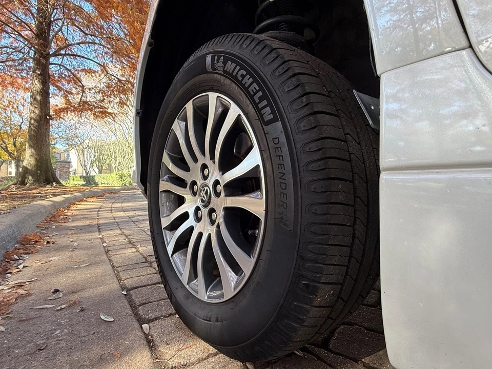 2019 Toyota Sienna 3rd Gen - Image 14 of 21