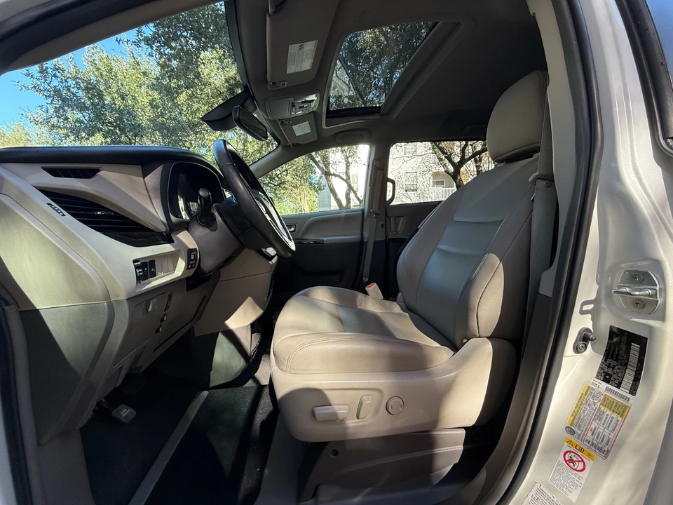 2019 Toyota Sienna 3rd Gen - Image 19 of 21