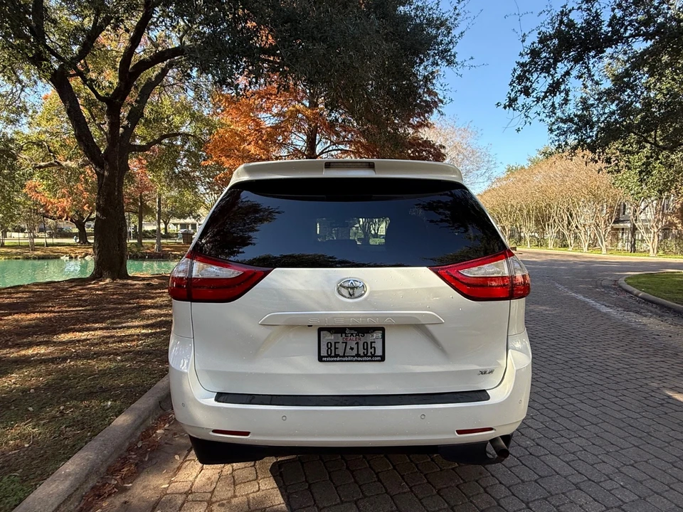 2019 Toyota Sienna 3rd Gen - Image 6 of 21