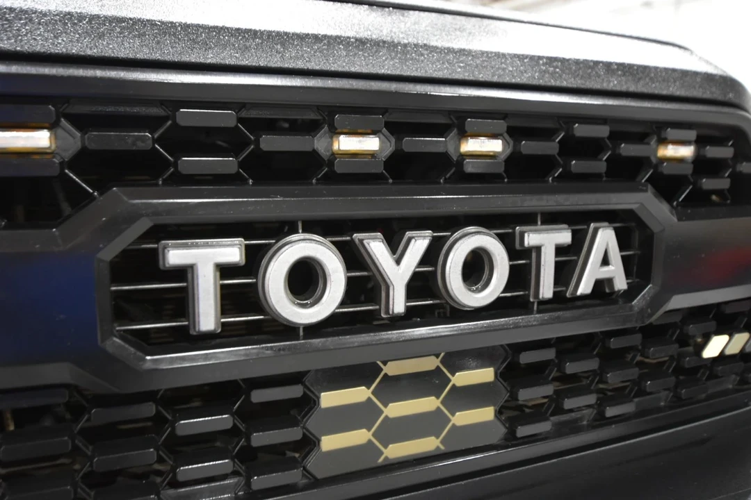 2019 Toyota Tacoma 3rd Gen - Image 8 of 12