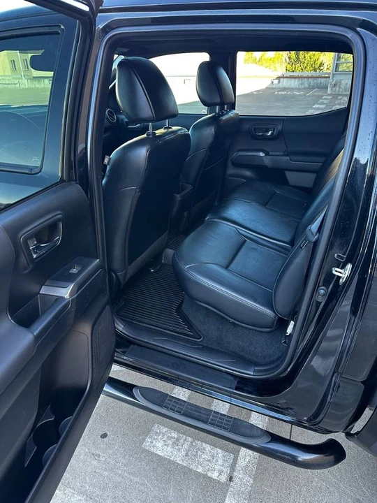 2019 Toyota - Image 10 of 13