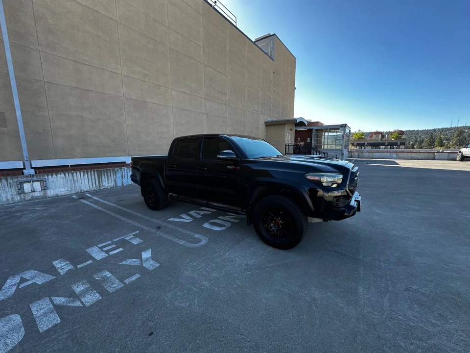 2019 Toyota - Image 6 of 13