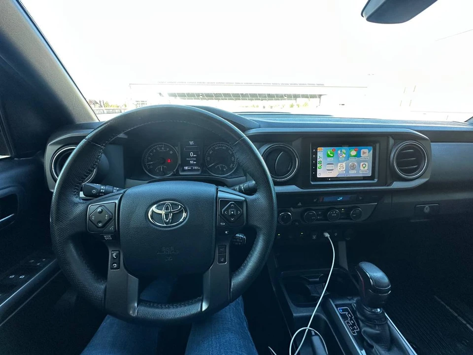 2019 Toyota - Image 8 of 13
