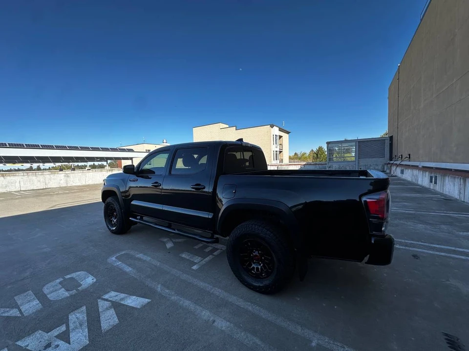 2019 Toyota - Image 4 of 13