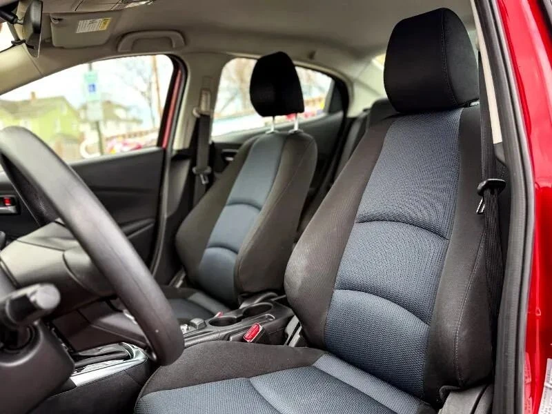 2019 Toyota Yaris - Image 12 of 12