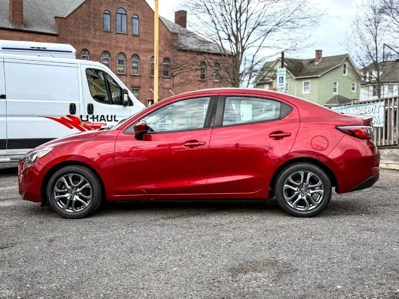 2019 Toyota Yaris - Image 8 of 12