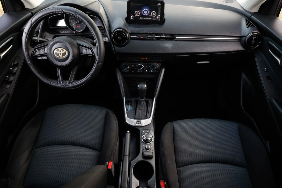 2019 Toyota Yaris - Image 2 of 12