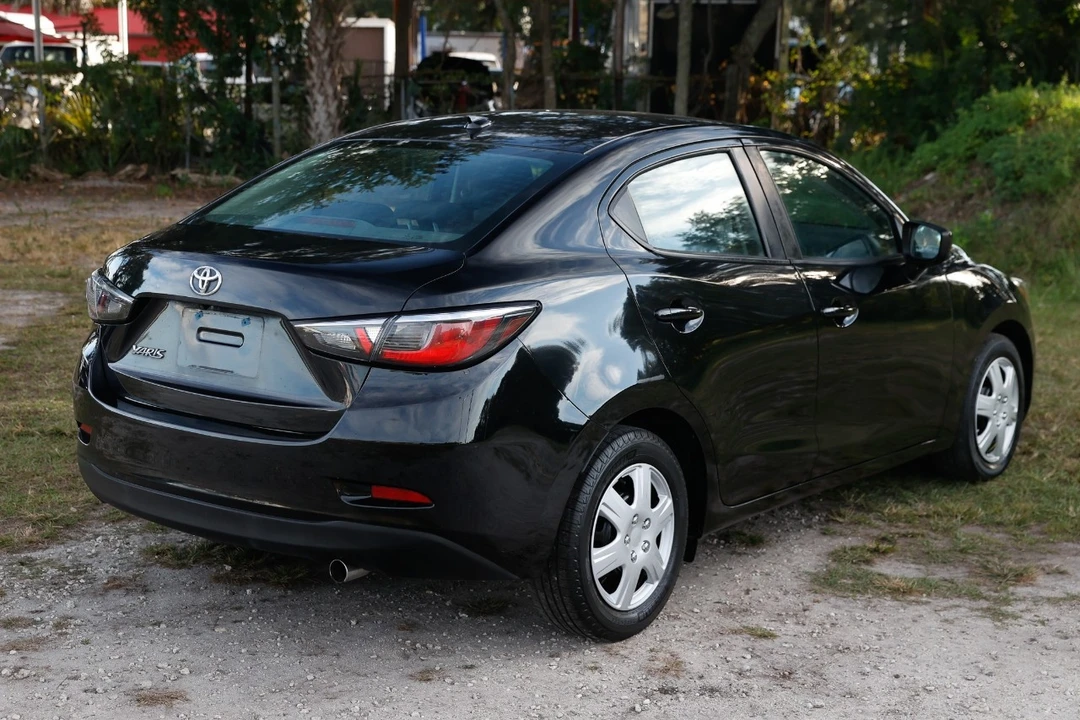 2019 Toyota Yaris - Image 11 of 12