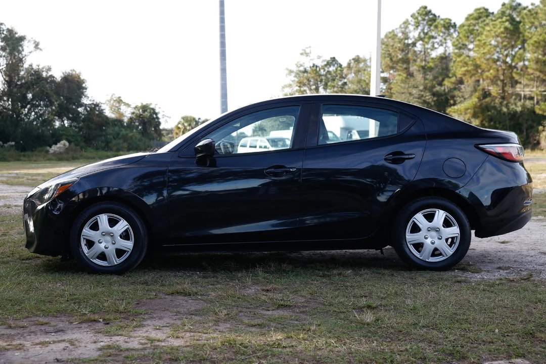 2019 Toyota Yaris - Image 3 of 12