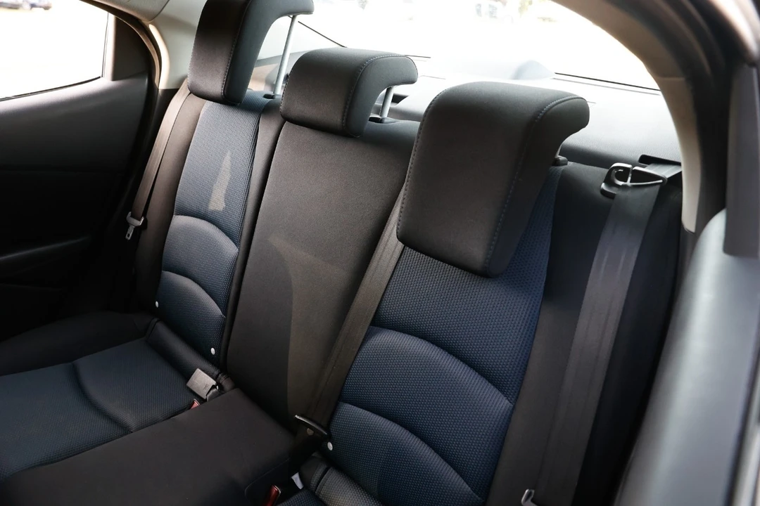 2019 Toyota Yaris - Image 8 of 12