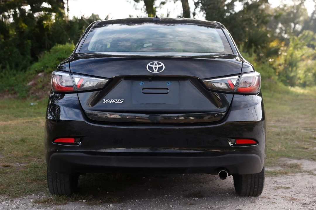 2019 Toyota Yaris - Image 7 of 12