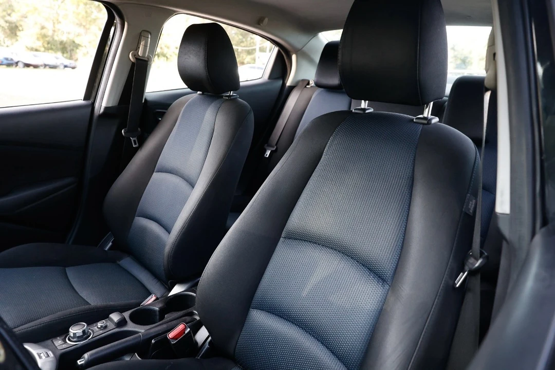 2019 Toyota Yaris - Image 6 of 12
