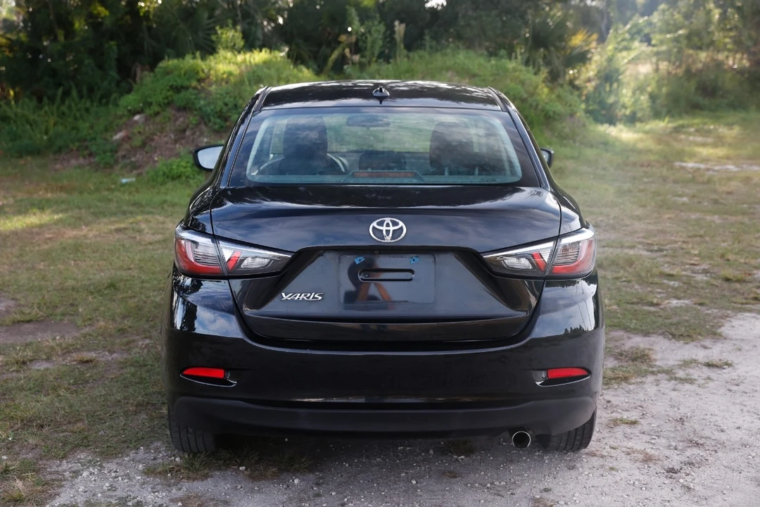 2019 Toyota Yaris - Image 9 of 12