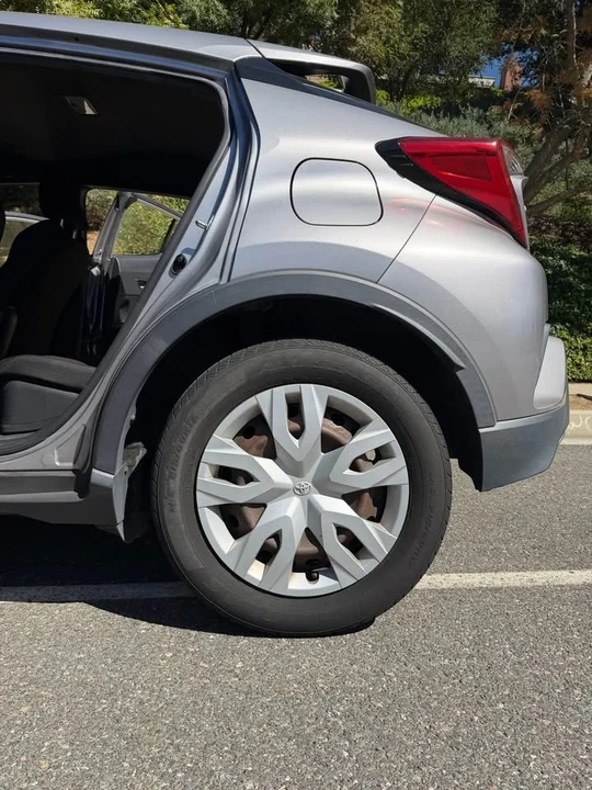 2019 Toyota C-HR - Image 4 of 12