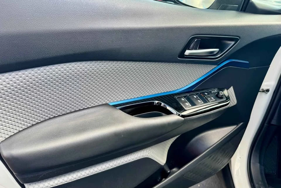 2019 Toyota C-HR - Image 3 of 8