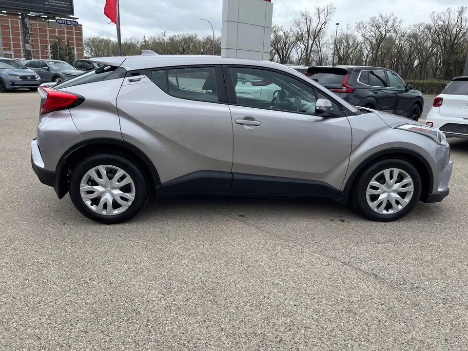 2019 Toyota C-HR - Image 7 of 10