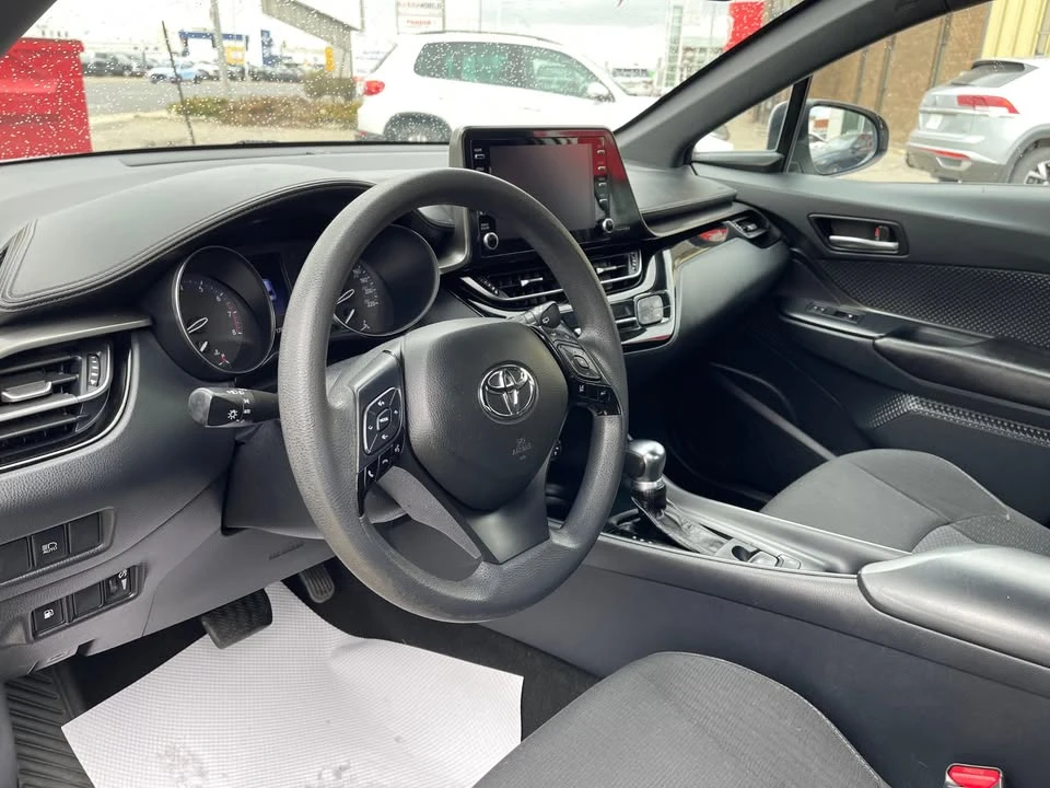 2019 Toyota C-HR - Image 8 of 10
