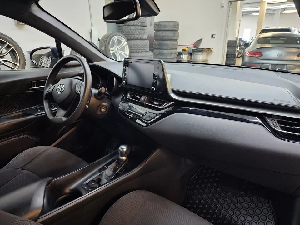 2019 Toyota C-HR - Image 9 of 17