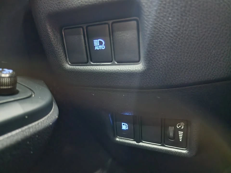 2019 Toyota C-HR - Image 16 of 17