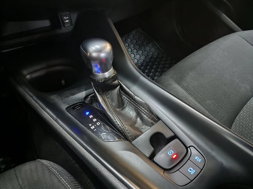 2019 Toyota C-HR - Image 15 of 17