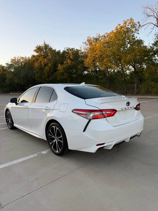 2019 Toyota Camry 8th Gen - Image 6 of 17