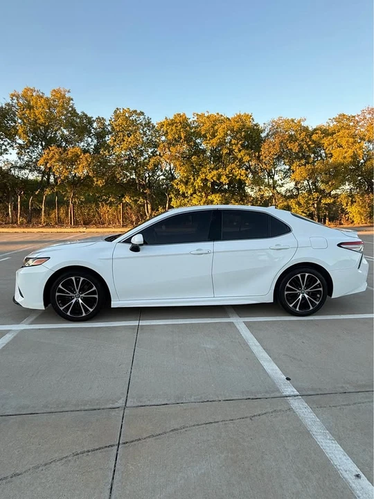 2019 Toyota Camry 8th Gen - Image 17 of 17