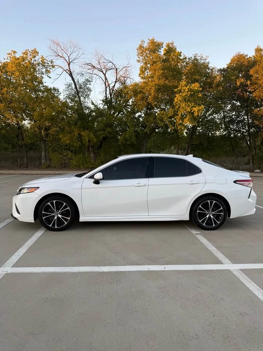2019 Toyota Camry 8th Gen - Image 5 of 17