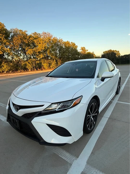 2019 Toyota Camry 8th Gen - Image 8 of 17