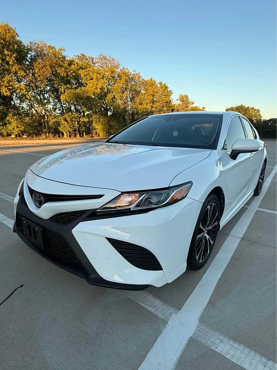 2019 Toyota Camry 8th Gen - Image 13 of 17