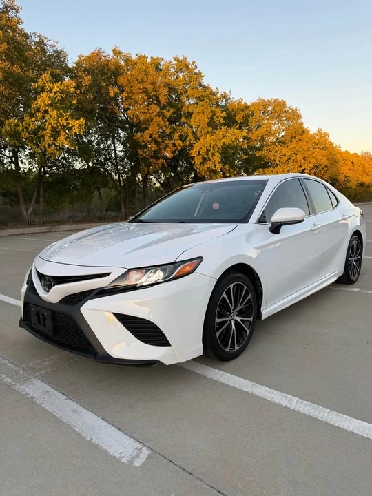 2019 Toyota Camry 8th Gen - Image 4 of 17