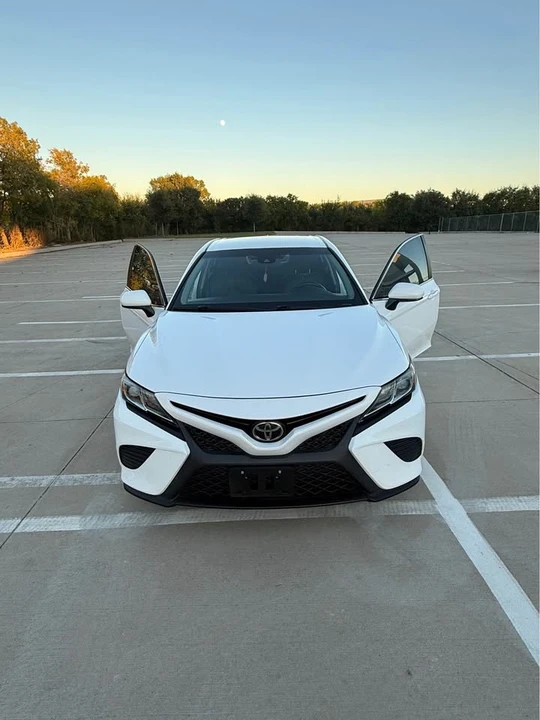 2019 Toyota Camry 8th Gen - Image 9 of 17