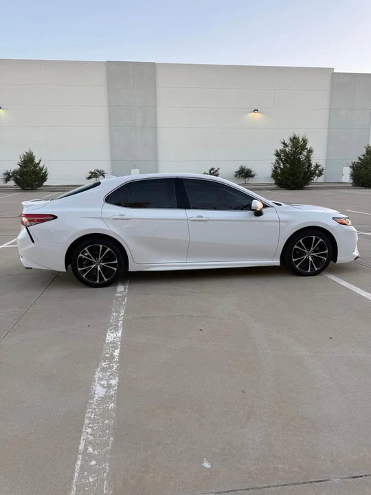 2019 Toyota Camry 8th Gen - Image 2 of 17