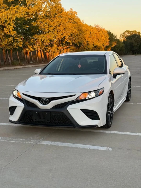 2019 Toyota Camry 8th Gen - Image 3 of 17