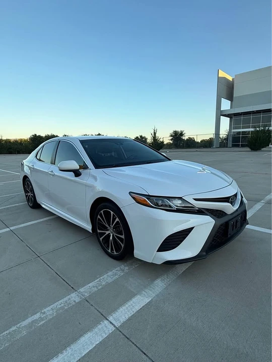 2019 Toyota Camry 8th Gen - Image 14 of 17