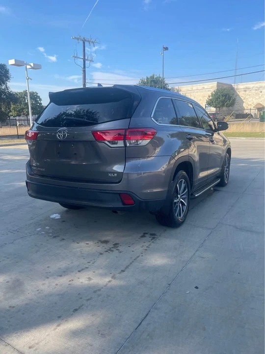 2019 Toyota Highlander - Image 2 of 4