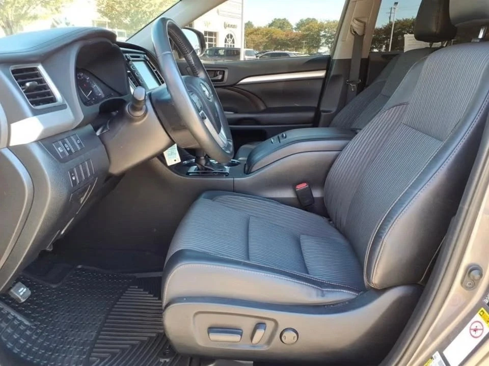 2019 Toyota Highlander - Image 3 of 20