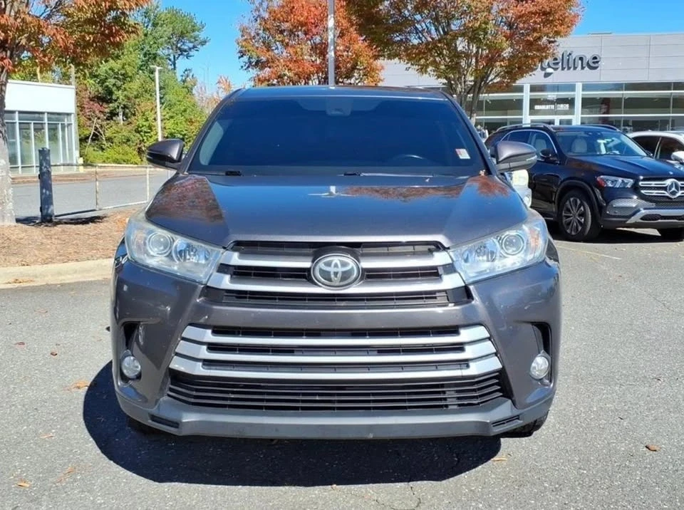 2019 Toyota Highlander - Image 2 of 20