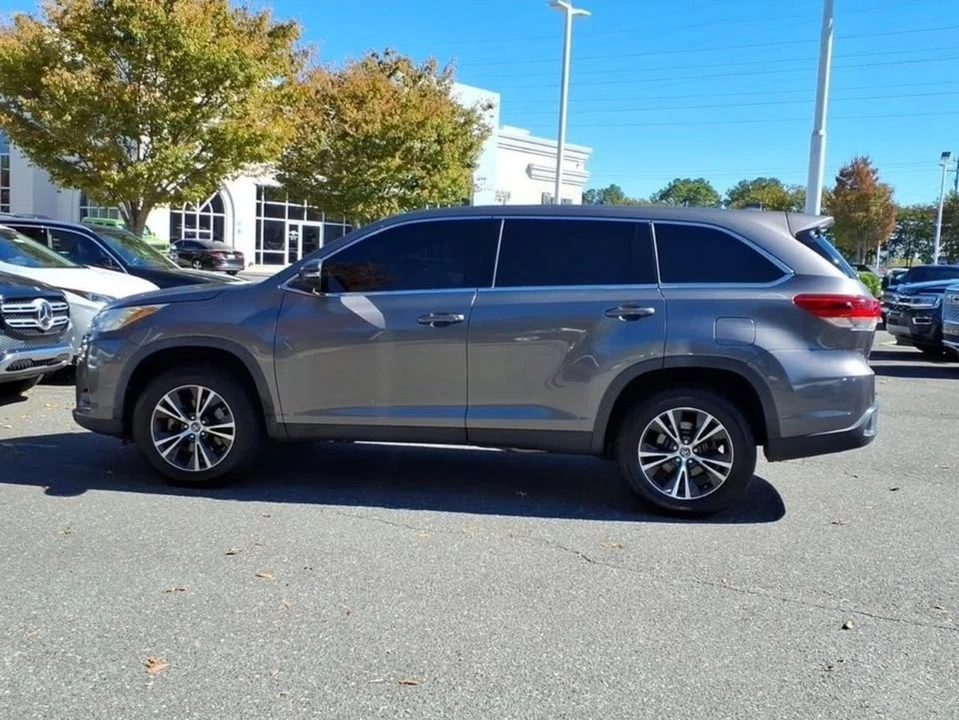 2019 Toyota Highlander - Image 10 of 20