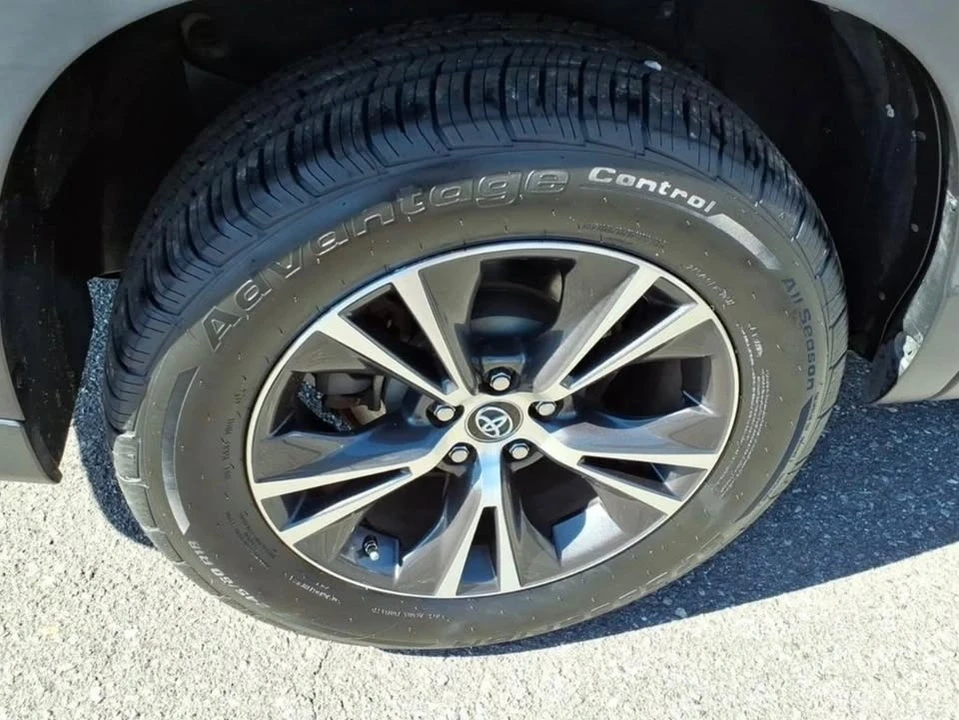 2019 Toyota Highlander - Image 15 of 20