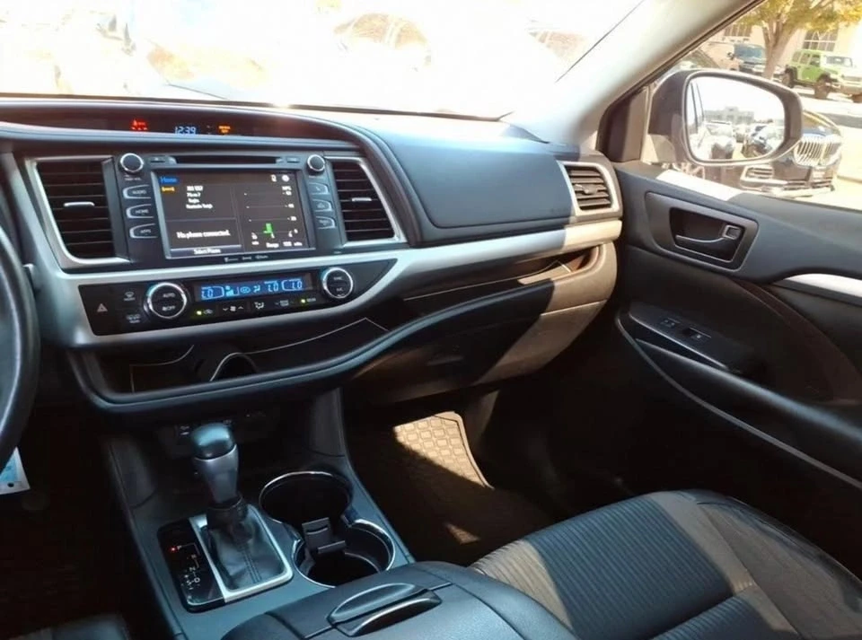 2019 Toyota Highlander - Image 18 of 20