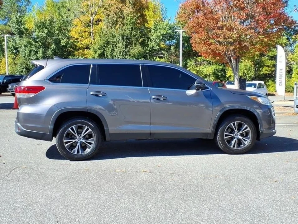2019 Toyota Highlander - Image 14 of 20