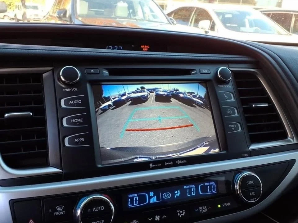 2019 Toyota Highlander - Image 7 of 20