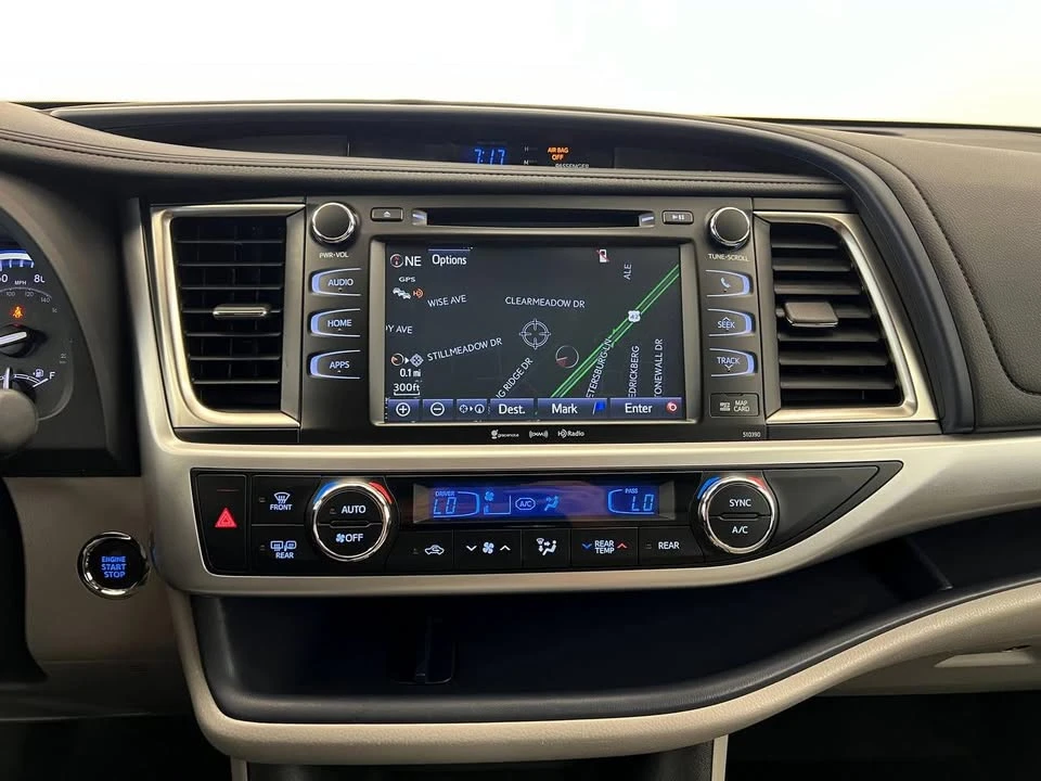 2019 Toyota Highlander - Image 19 of 20